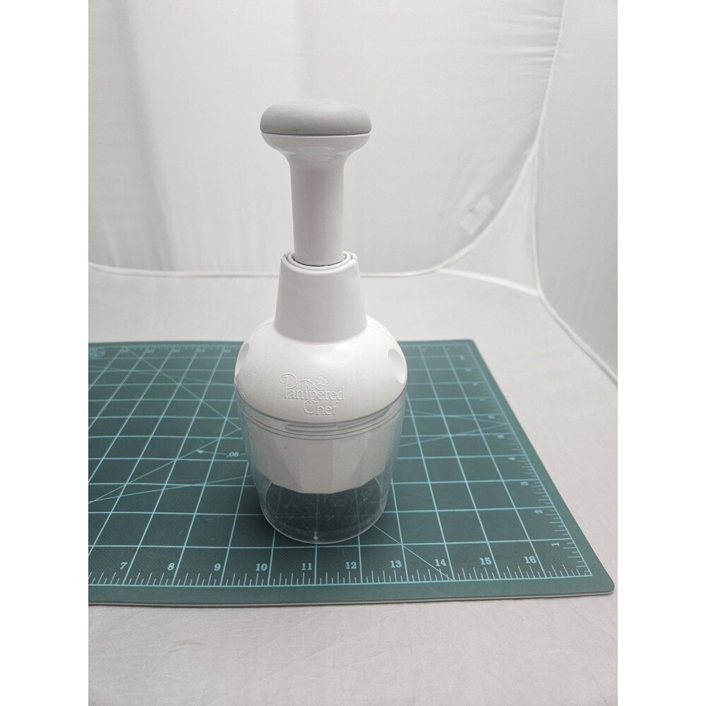 Pampered Chef #2585 Manual Food Chopper Garlic Chopper No Base